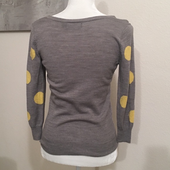 Polka dot v-neck top - Picture 3 of 4